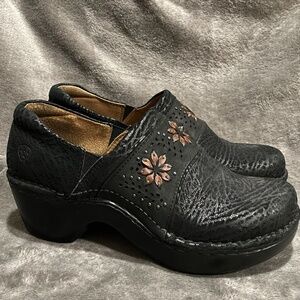 Ariat Bella Clogs Women's Black Ebony Leather Slip On chunky heels Floral 8 B